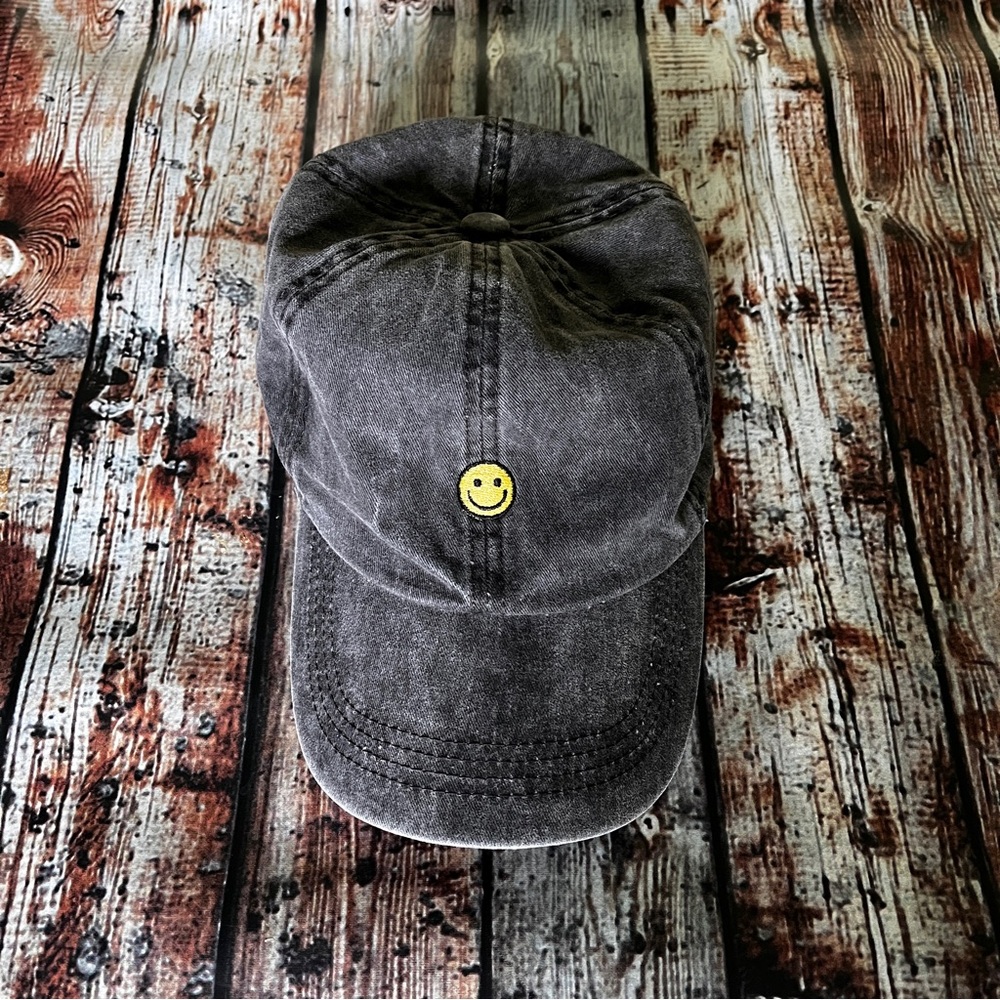 Smiley Face Women’s Teen Gray Baseball Cap Hat